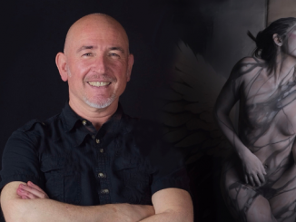 Maurizio Fruzzetti mit Marmor-Bodypainting
